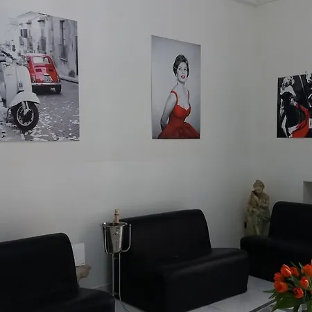 Pompei Holiday Rooms *